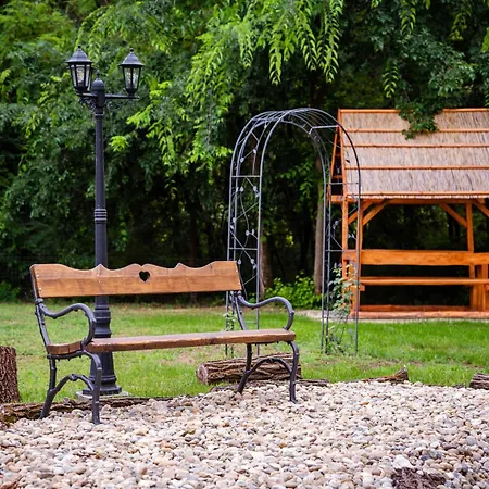 Kuria Lägenhet Csengod